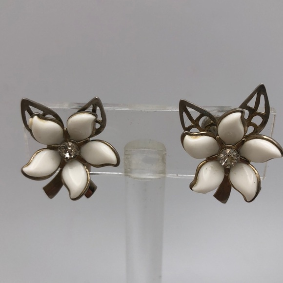 VTG Eye-Catching Jasmine Earrings - Picture 1 of 7